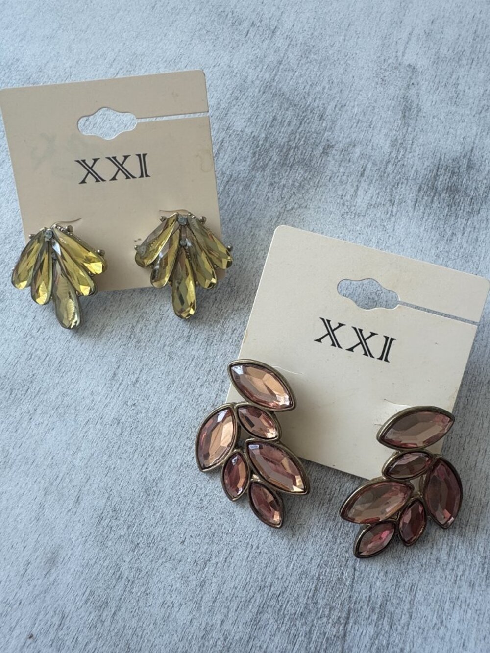 Forever 21 two pairs of VTG Glass earrings Yellow green and champagne pink